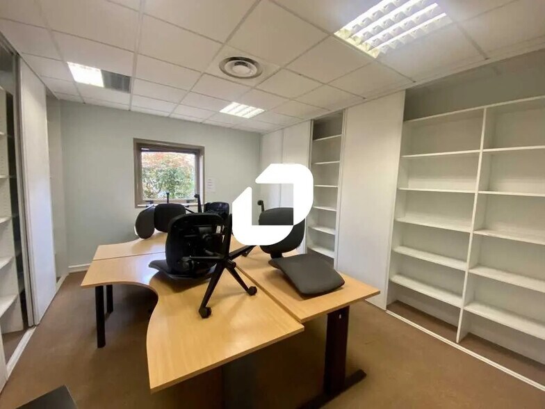 Office in Bruges for lease - Interior Photo - Image 2 of 5