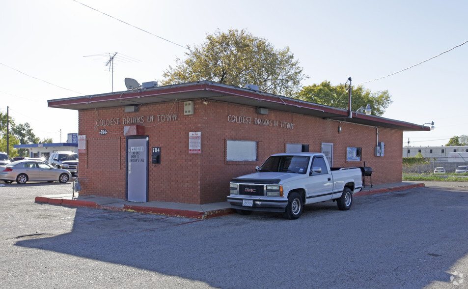 704 E Division St, Arlington, TX for sale - Primary Photo - Image 1 of 1