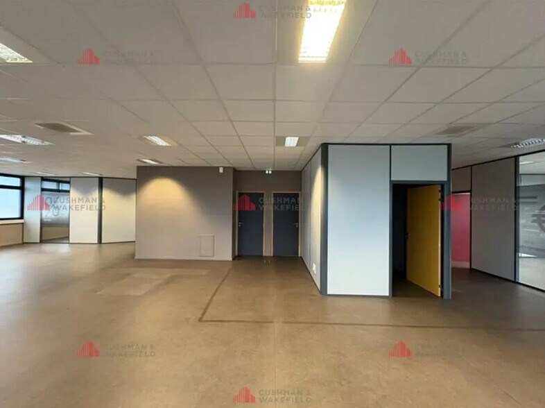 Office in Quetigny for lease - Interior Photo - Image 3 of 4
