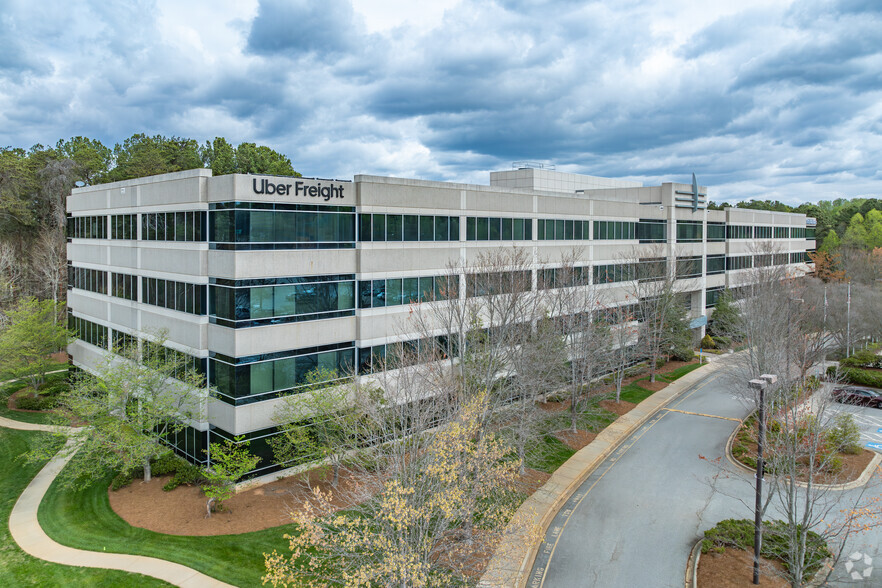 3803 N Elm St, Greensboro, NC for lease - Primary Photo - Image 1 of 8