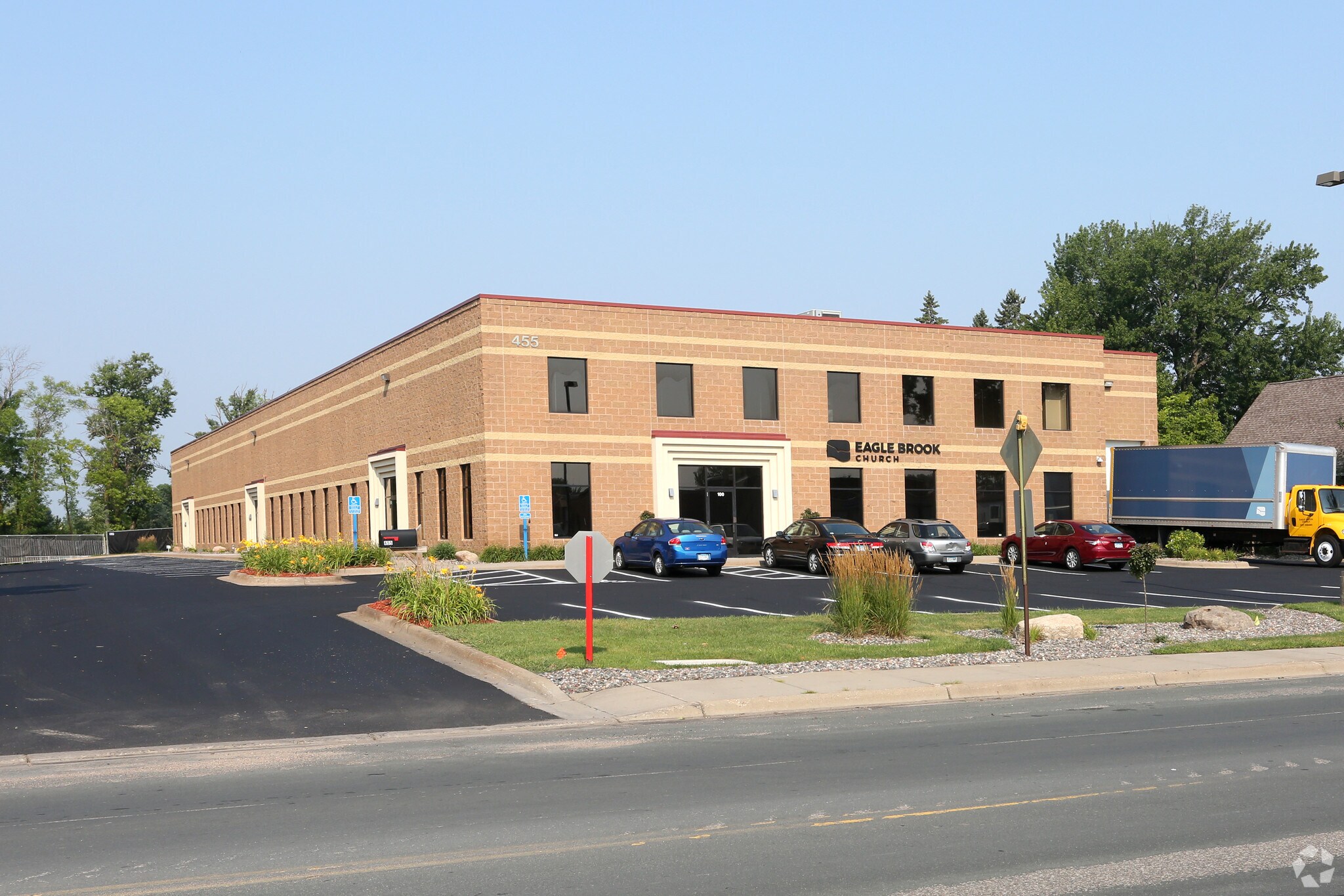 455 Willow Dr N, Long Lake, MN for lease Primary Photo- Image 1 of 3