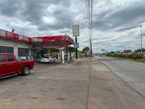 4921 North Freeway, Houston, TX for lease Building Photo- Image 2 of 5