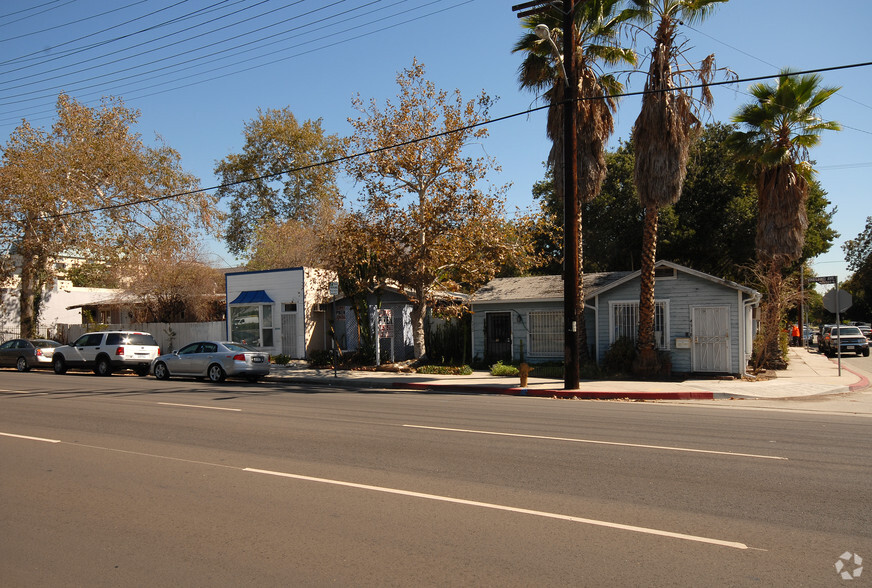 4926 Vineland Ave, North Hollywood, CA for lease - Primary Photo - Image 1 of 6