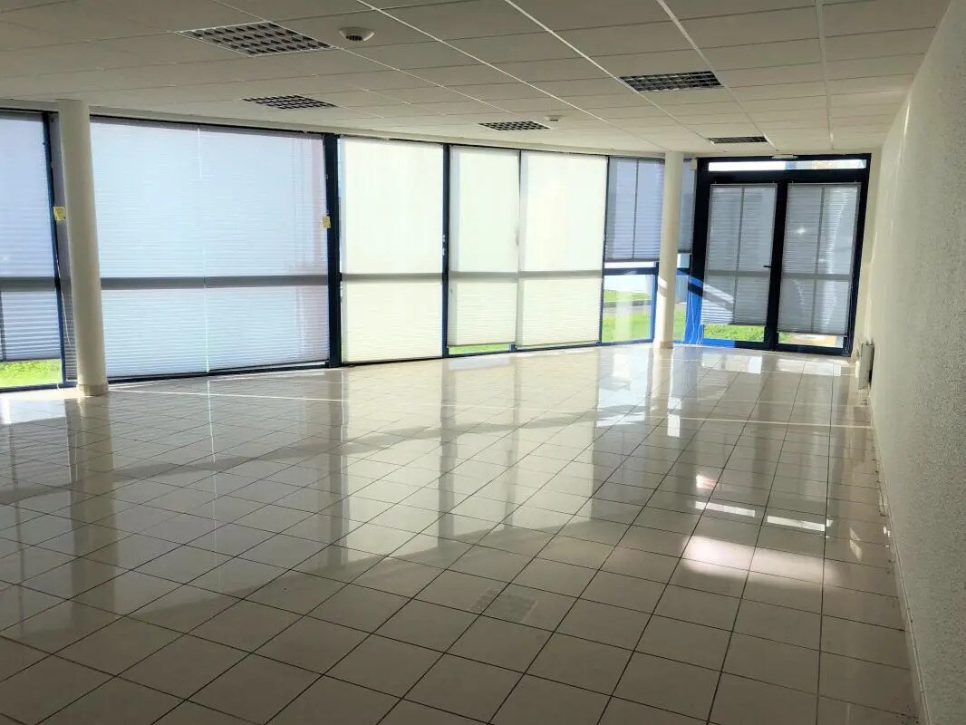 Office in Pacé for lease Building Photo- Image 1 of 6