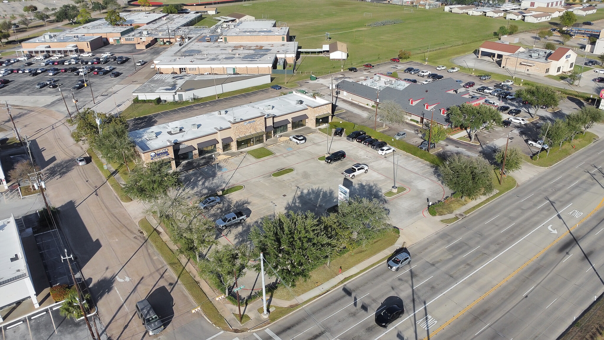 4001 Spencer Hwy, Pasadena, TX for lease Building Photo- Image 1 of 10