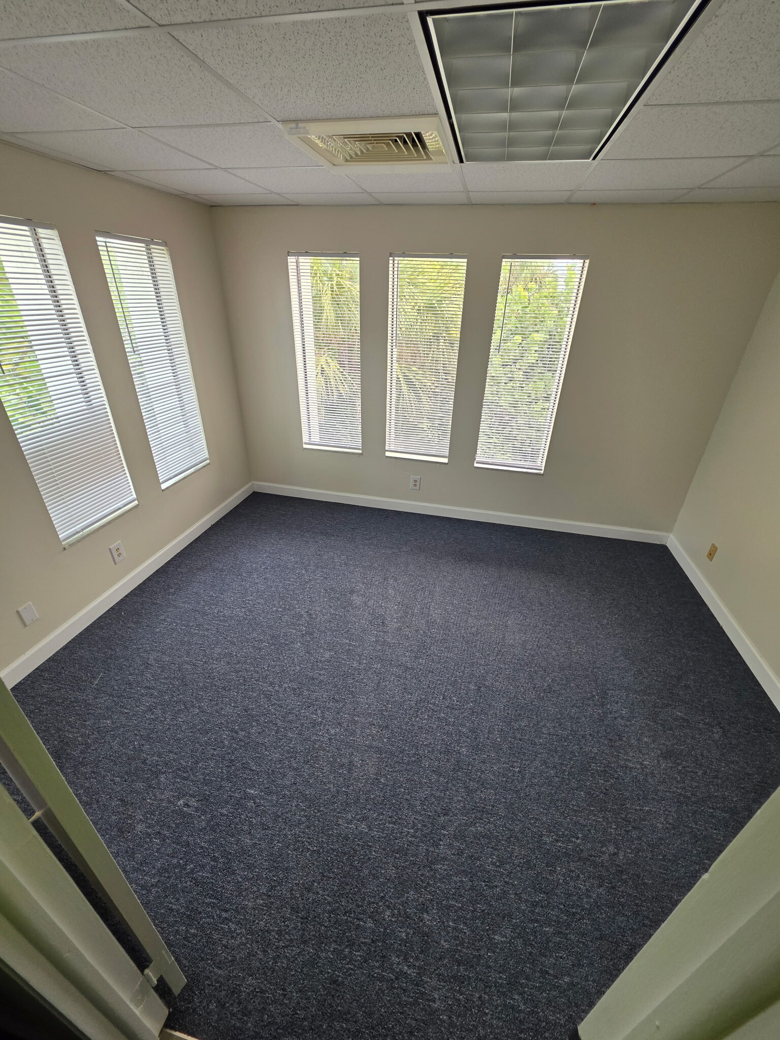 2491-2499 Palm Ridge Rd, Sanibel, FL for lease Interior Photo- Image 1 of 9
