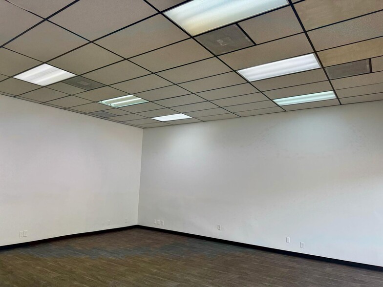 8602 Broadway St, Houston, TX for lease - Interior Photo - Image 2 of 8