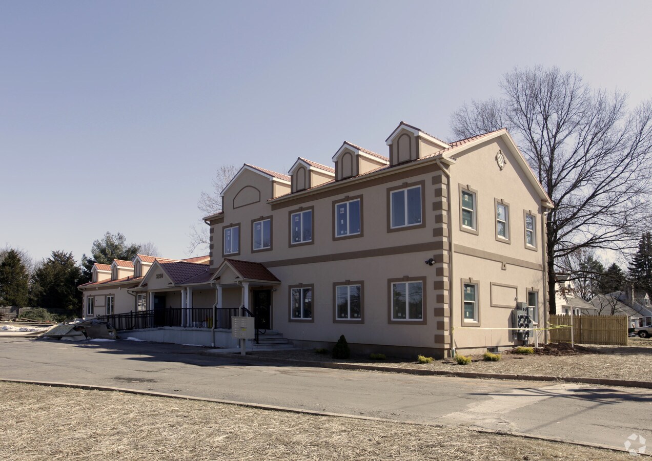 3250 Highway 27, Kendall Park, NJ 08824