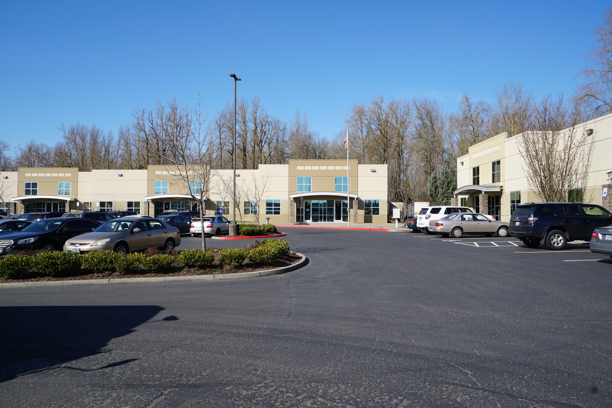 17819 NE Riverside Pky, Portland, OR for sale Building Photo- Image 1 of 1