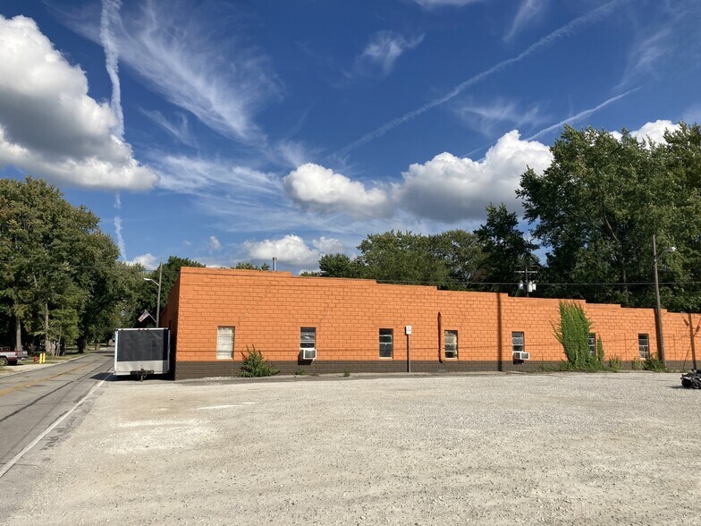 65 E Pierce St, Whitestown, IN for lease - Primary Photo - Image 1 of 12