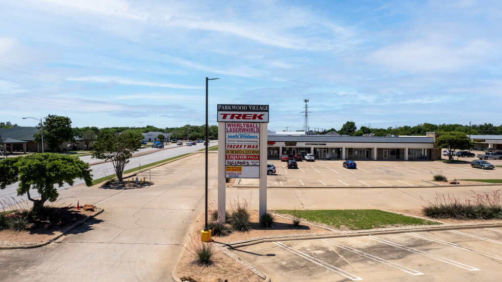 113-217 Harwood Rd, Hurst, TX for lease - Building Photo - Image 2 of 15