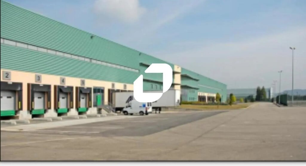 Location Entrepôt 21 240 m² - Photo 1