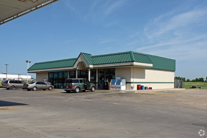 1102 W Shawnee St, Muskogee, OK for sale - Primary Photo - Image 1 of 1