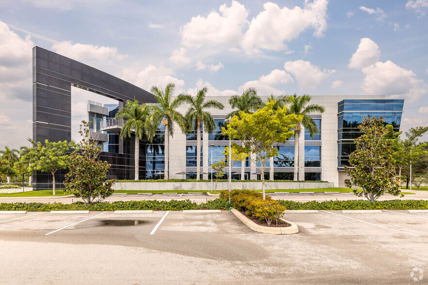 1905 Nw Corporate Blvd, Boca Raton, Fl 33431 - Lynn Financial Center 