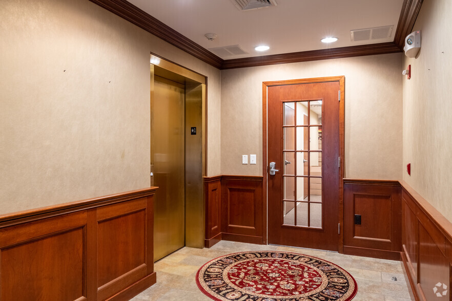 2-4 Mill Ridge Ln, Chester, NJ for lease - Lobby - Image 3 of 12