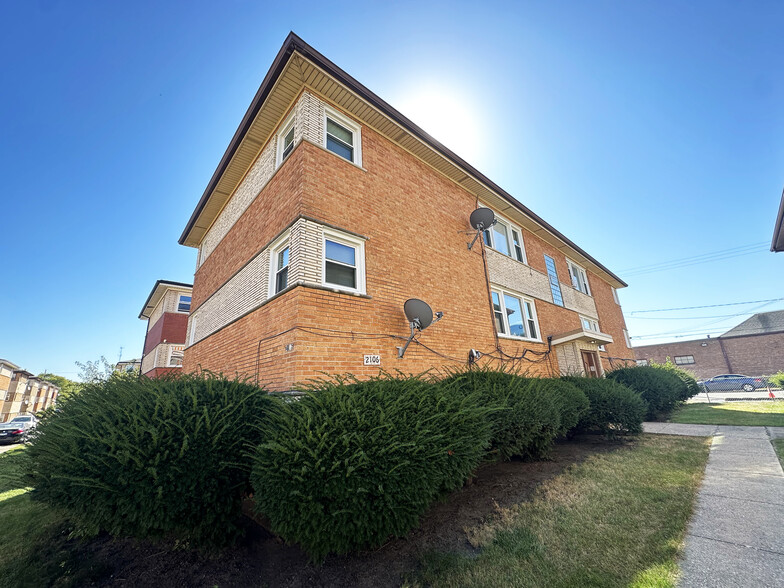 2106 135th Pl, Blue Island, IL for sale - Primary Photo - Image 1 of 10