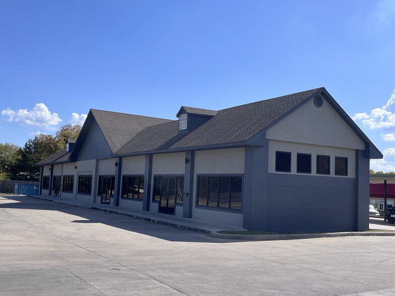 1052 Northwest Blvd, Ardmore, OK for lease - Primary Photo - Image 1 of 21