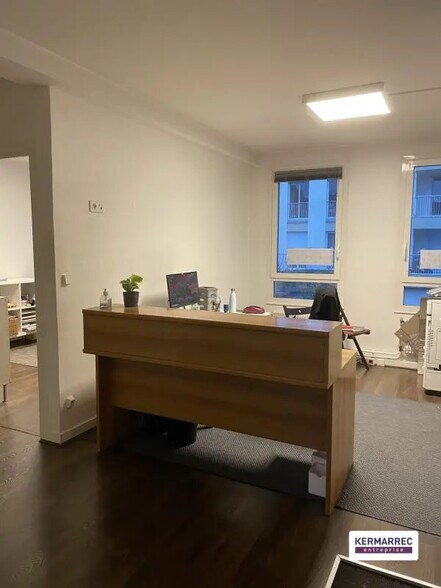 Office in Nantes for lease - Interior Photo - Image 2 of 10