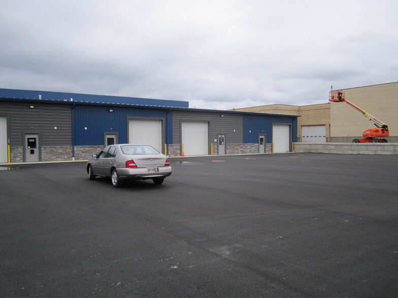 3650 Connecticut Ave, Youngstown, OH for lease - Building Photo - Image 2 of 5