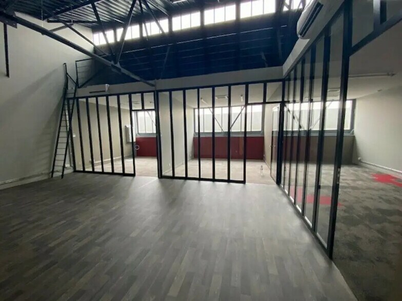 Office in Reims for lease - Building Photo - Image 2 of 5