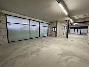 The Broadway, Thatcham for lease Interior Photo- Image 1 of 2