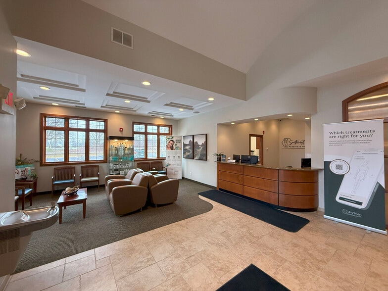 7971 Moorsbridge Rd, Portage, MI for sale - Interior Photo - Image 2 of 27