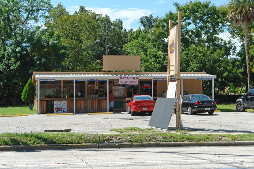 1046 E New York Ave, Deland, FL 32724