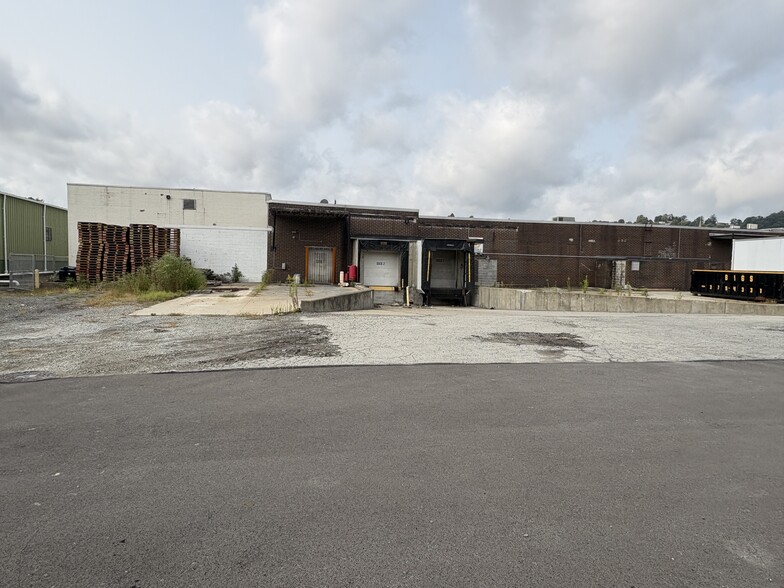 100 Chamber Plz, Charleroi, PA for lease - Building Photo - Image 2 of 11