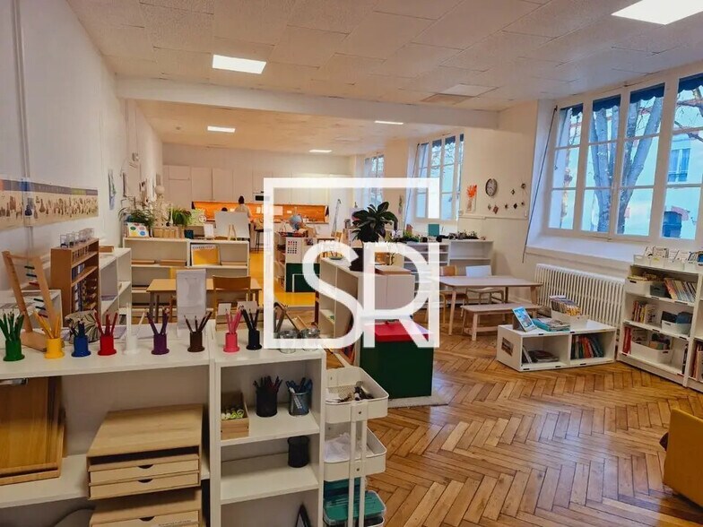 Office in Vichy for lease - Building Photo - Image 1 of 12