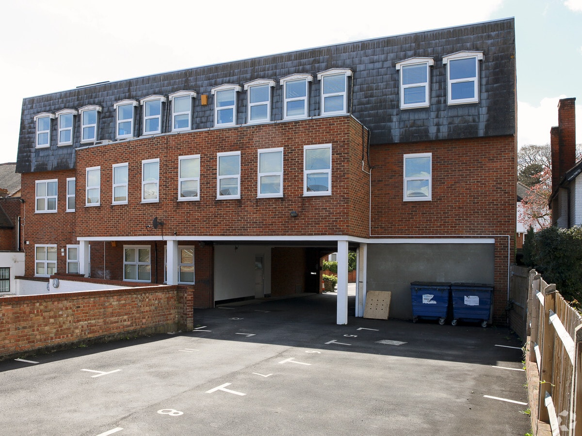 1317 High Beech Rd, Loughton, ESS IG10 4BN