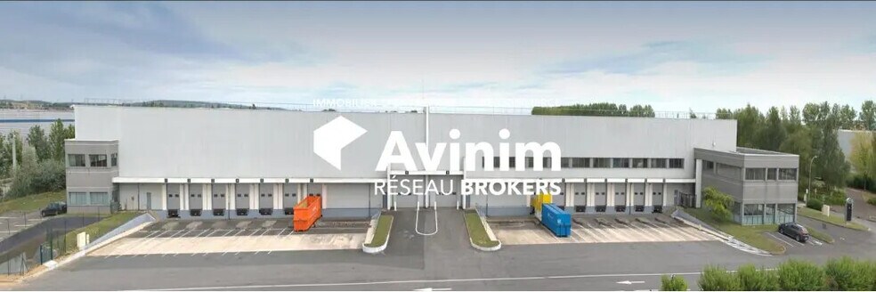 Industrial in Compans for lease - Building Photo - Image 1 of 1