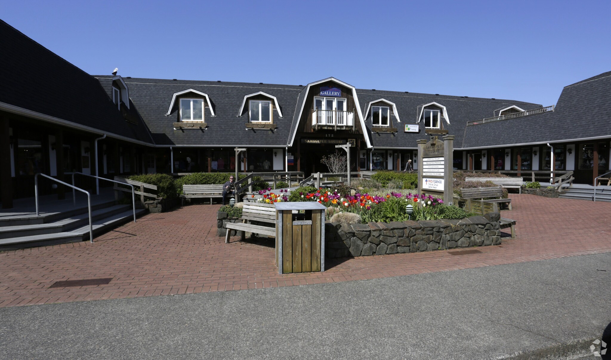 172 N Hemlock St, Cannon Beach, OR for sale Primary Photo- Image 1 of 1