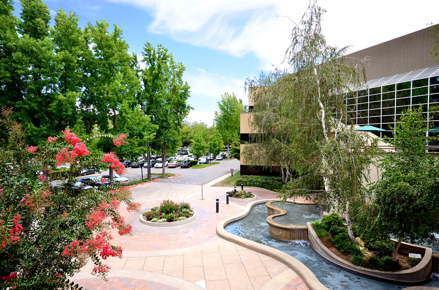 8950 Cal Center Dr, Sacramento, CA for lease - Building Photo - Image 3 of 19