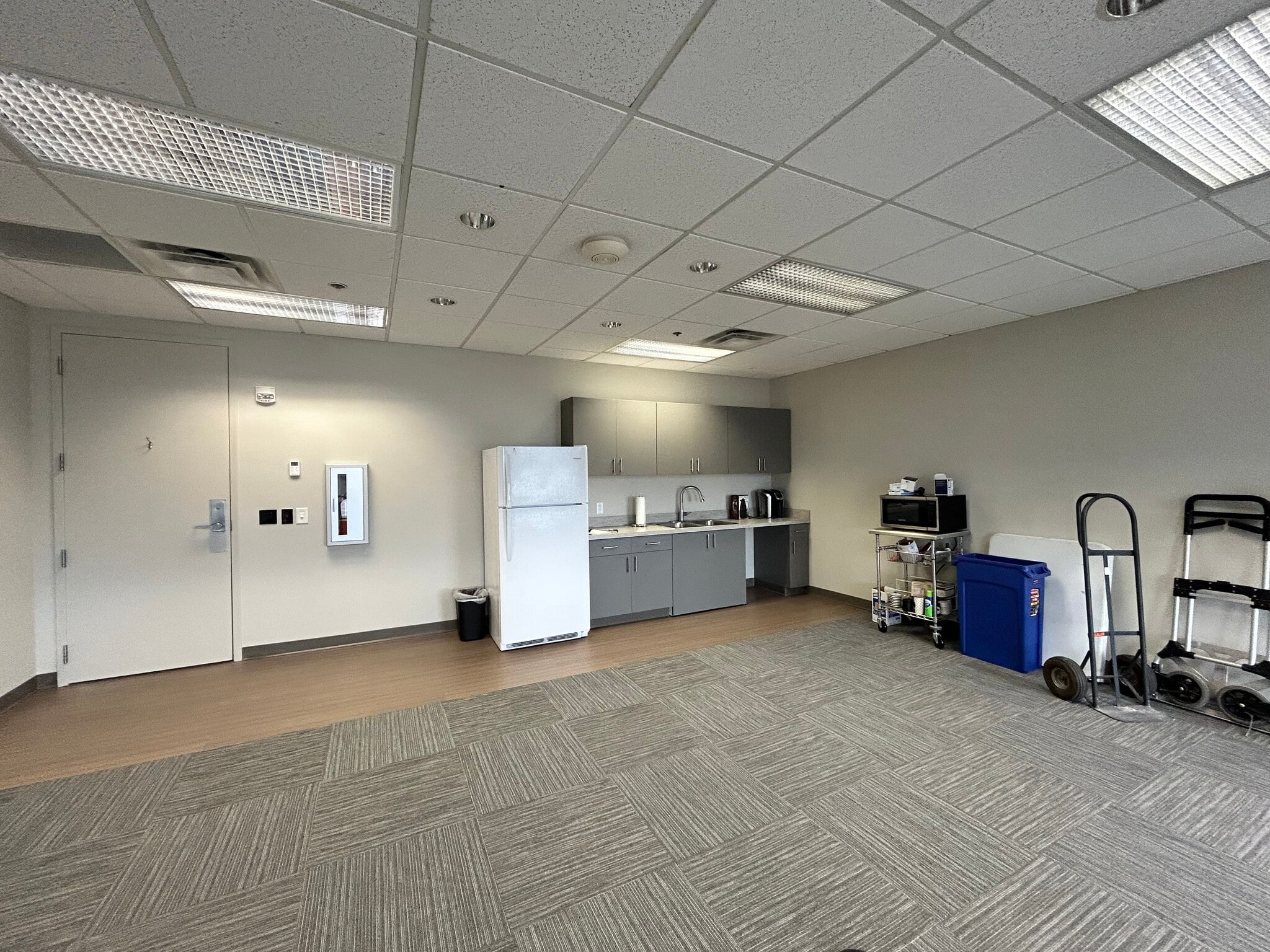 283 Constitution Dr, Virginia Beach, VA for lease Interior Photo- Image 1 of 5