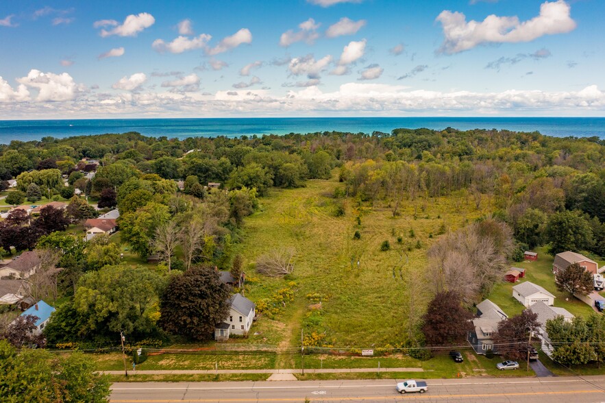 468 Lake Shore Dr E, Dunkirk, NY for sale - Building Photo - Image 1 of 15