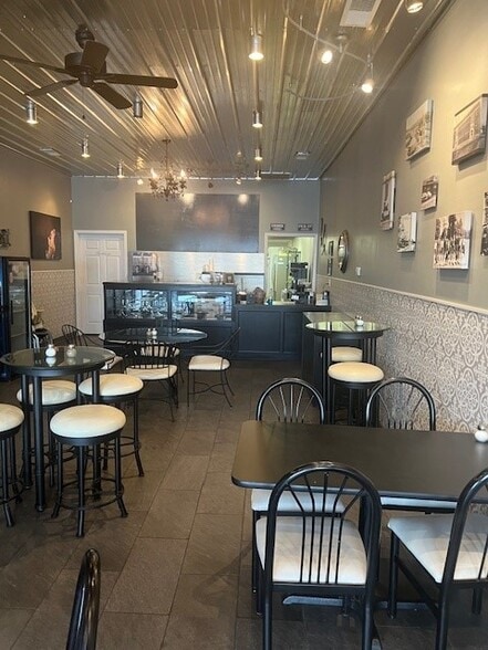 105 McCreary St, Fort Branch, IN for lease - Interior Photo - Image 3 of 10