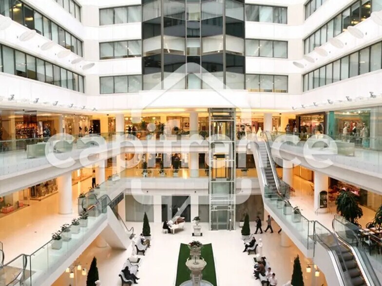 Retail in Angers for sale - Lobby - Image 3 of 5