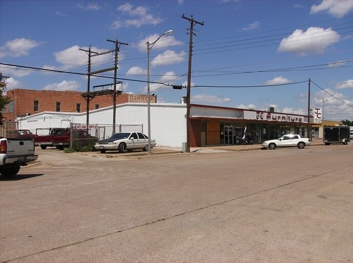 1330 Main St, Vernon, TX 76384