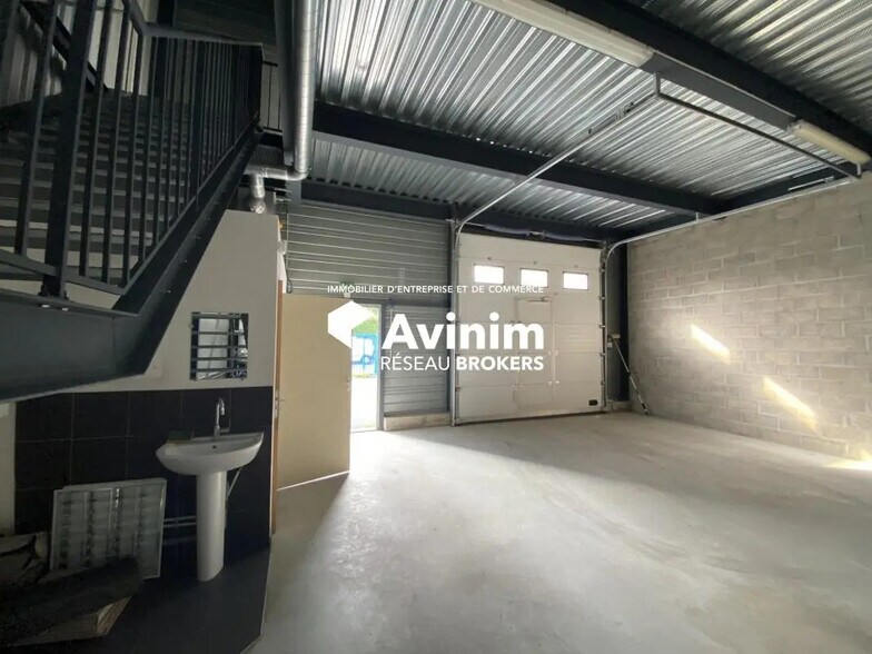 Industrial in Domont for lease - Interior Photo - Image 3 of 7