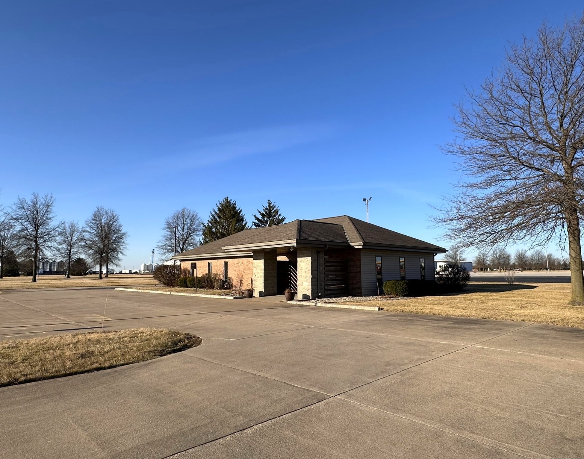 220 SW 5th St, Woodhull, IL for sale Primary Photo- Image 1 of 46