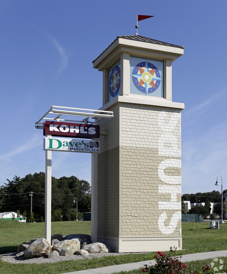 1530 Davisville Rd, North Kingstown, RI 02852