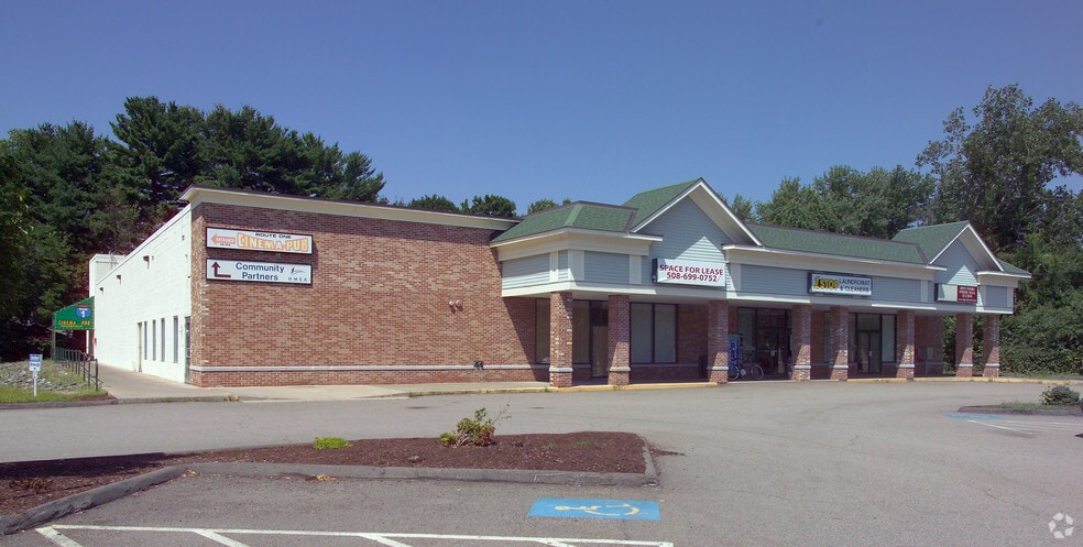 562 E Washington St, North Attleboro, MA for lease - Building Photo - Image 1 of 3