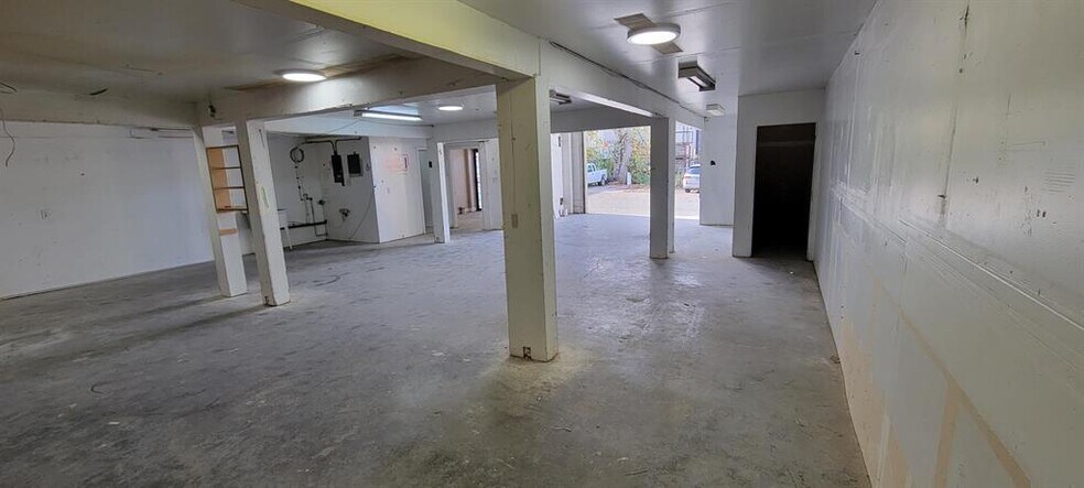 5113 Byrne Rd, Burnaby, BC for sale - Building Photo - Image 3 of 6