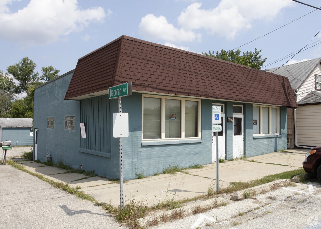 25380 W Main St, Ingleside, IL 60041