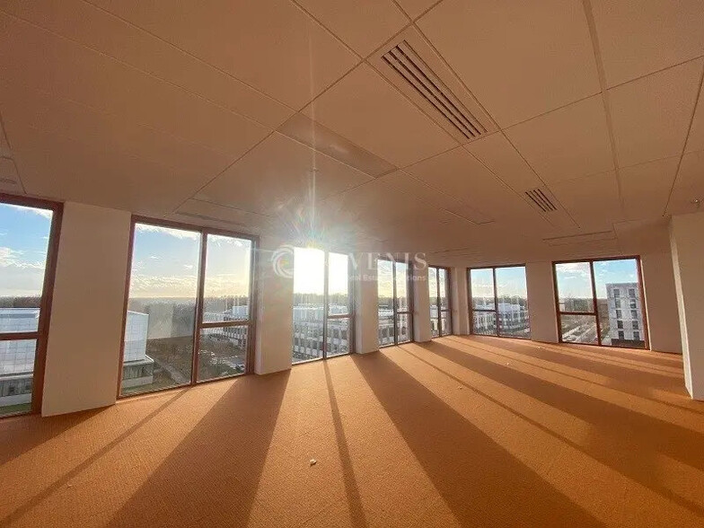 Office in Palaiseau for lease - Building Photo - Image 3 of 5