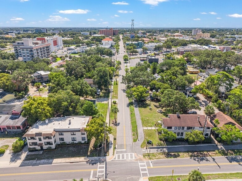 16 Units with Lake Views - $109k/unit portfolio of 3 properties for sale on LoopNet.com - Building Photo - Image 3 of 16