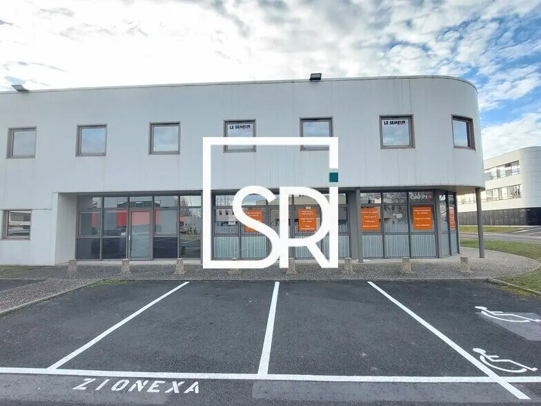 Office in Aubière for lease - Building Photo - Image 2 of 10