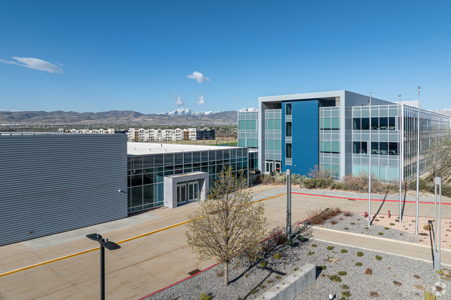 583 W EBay Way, Draper, UT for sale - Primary Photo - Image 1 of 1