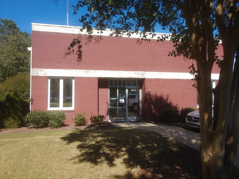 811 Center St, Apex, NC 27502