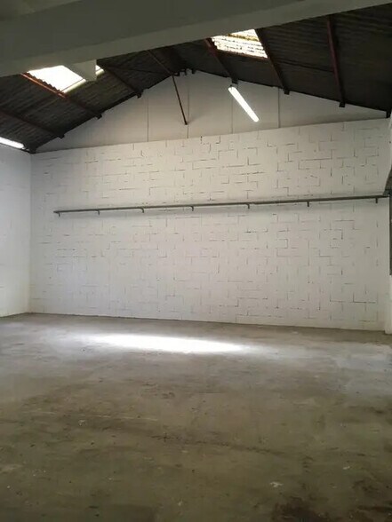 Flex in Mouans-Sartoux for lease - Interior Photo - Image 3 of 6